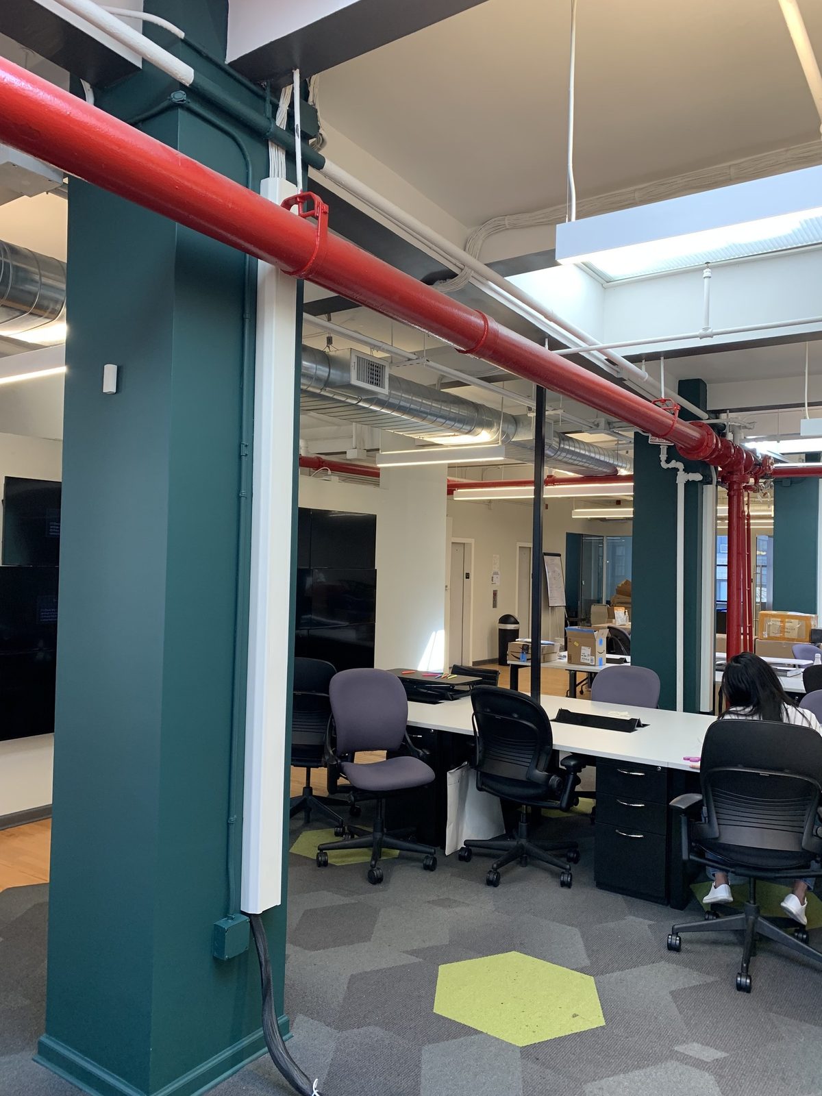 Painted office and studio interiors — photo 32 of 33