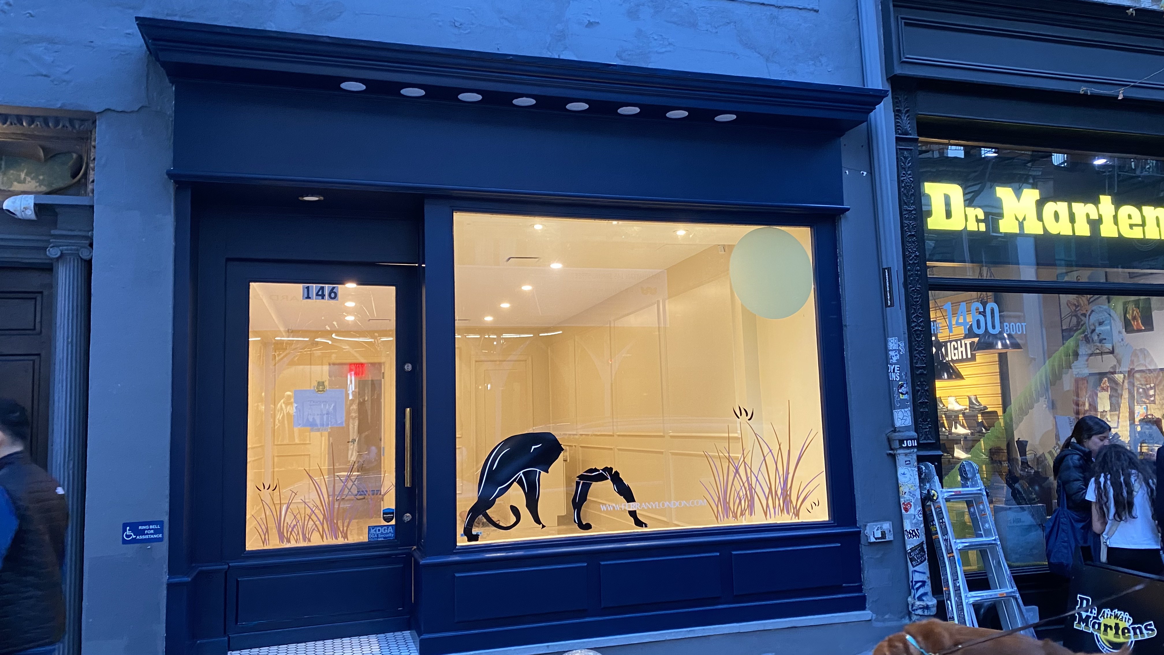 Finished SOHO storefront with painted walls and custom molding — photo 4 of 4